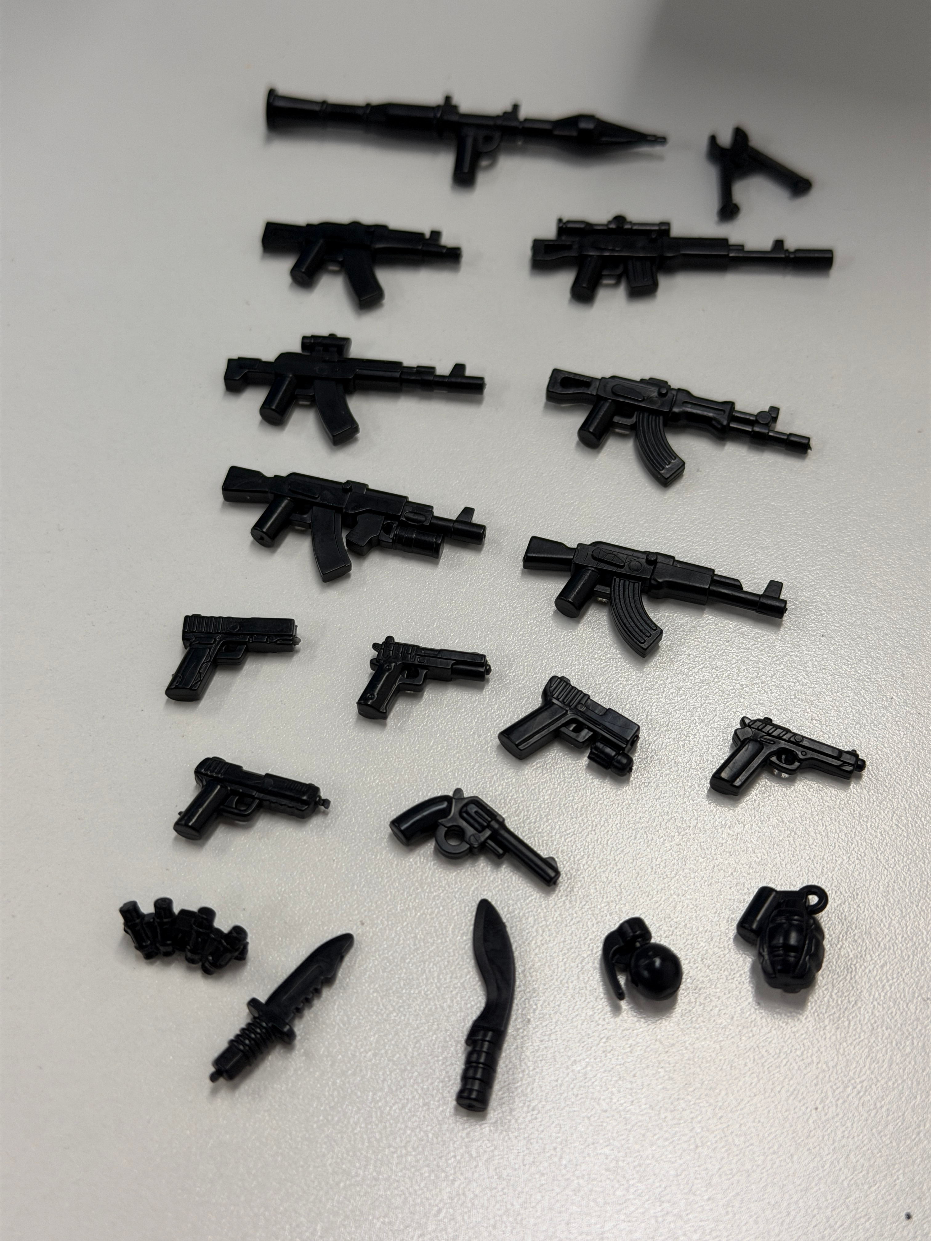 在工位搞了个军火库  任何人敢惹我试试看🔫 