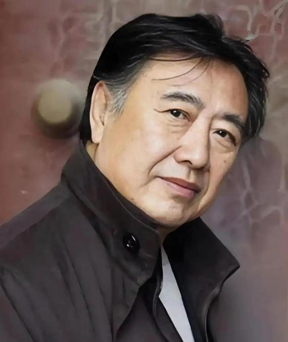 拍了70%的戏，男主角以为拿捏住了剧组，当场罢演要加钱。导演陈国军脸一沉：换人！