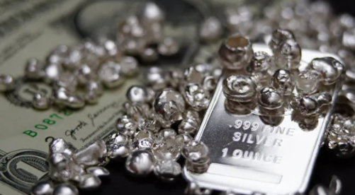 现货白银突破70美元【白银未来走势如何】12月23日21：26左右，现货白银涨近