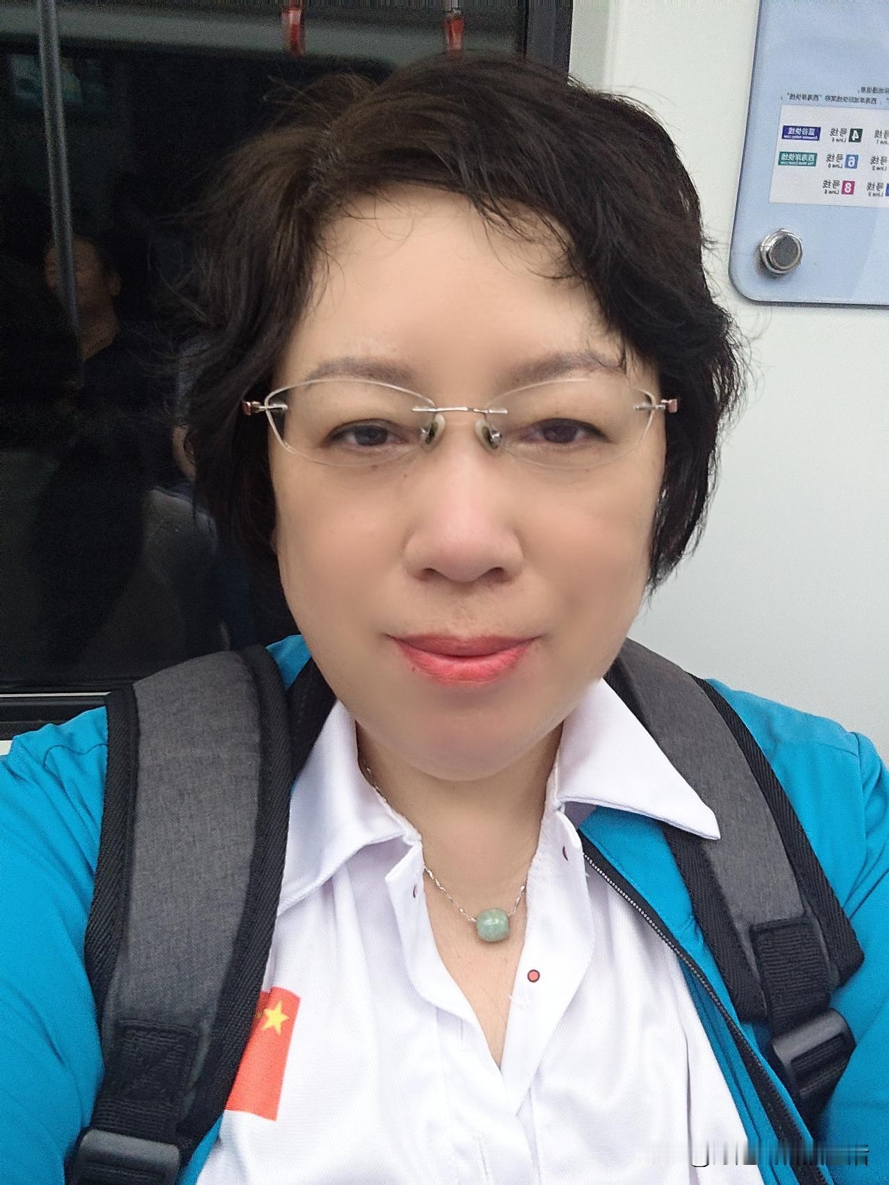 今天是星期六，我在我们青岛崂山区海腐所小区业主群里边通知，上午九点到十点进行小区