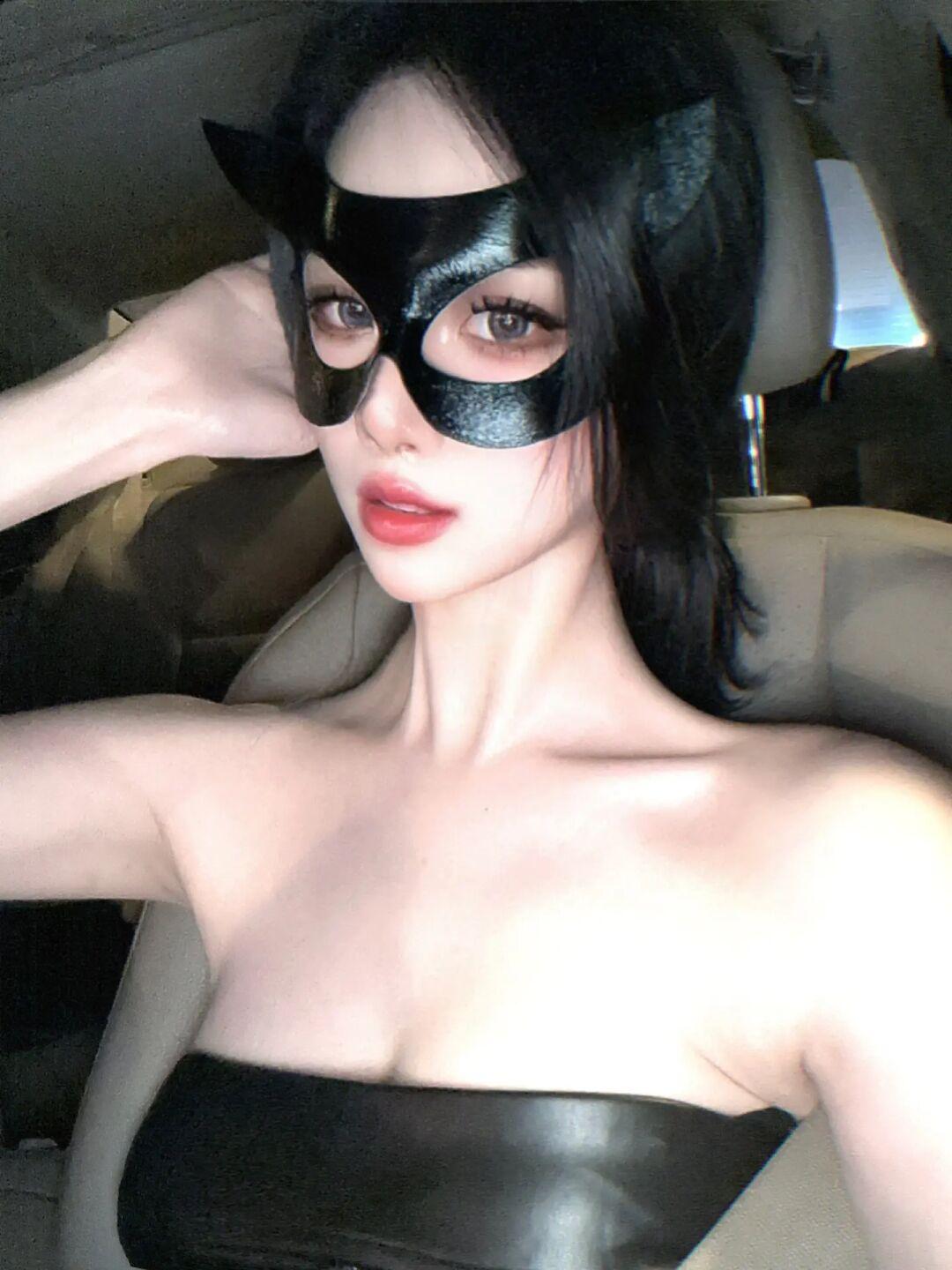 浅浅更新万圣节selfie🎃