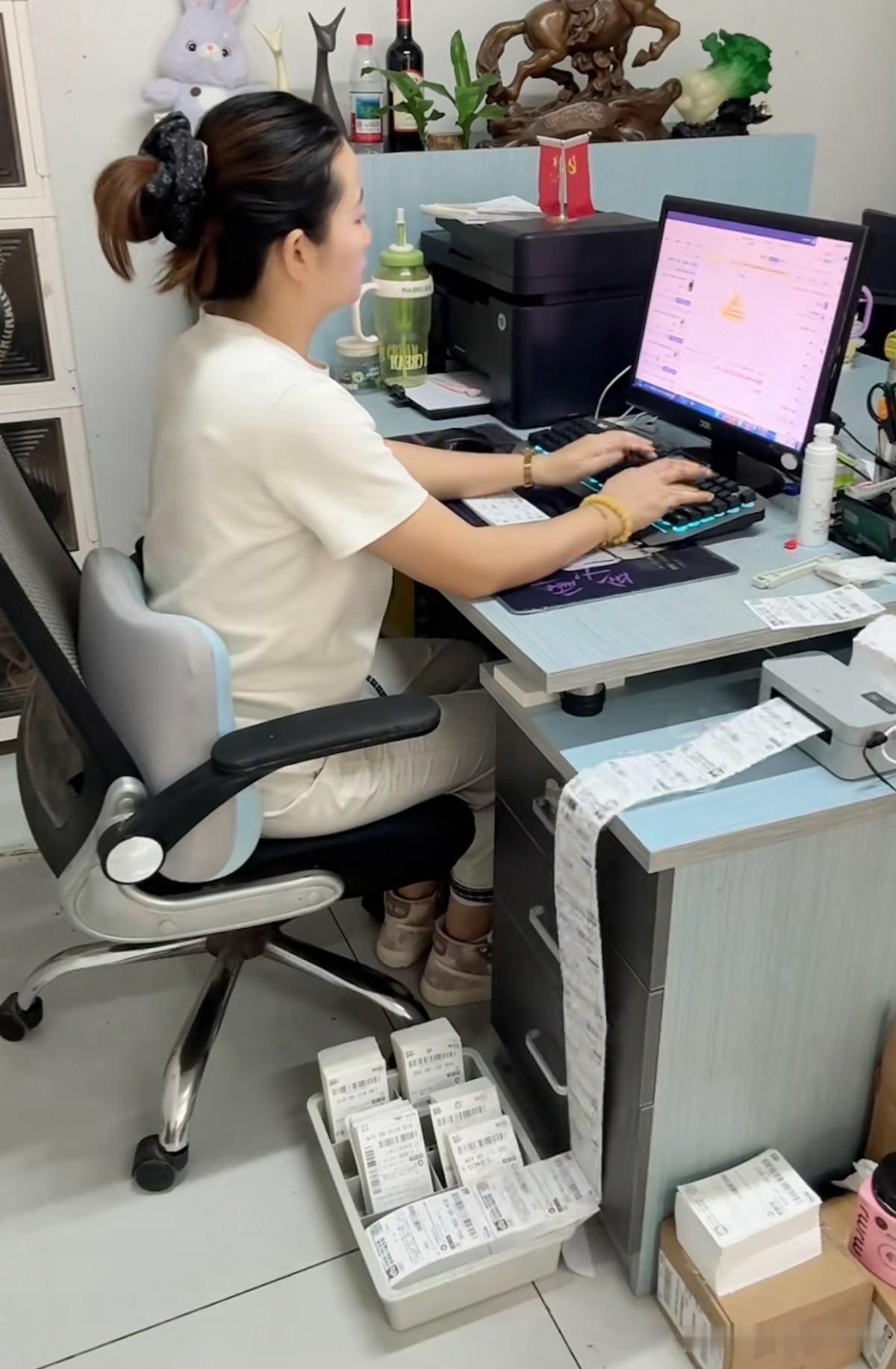 一个人在家做电商，9月18号，订单持续上升，今天要发货4000多单，毛利只有2.
