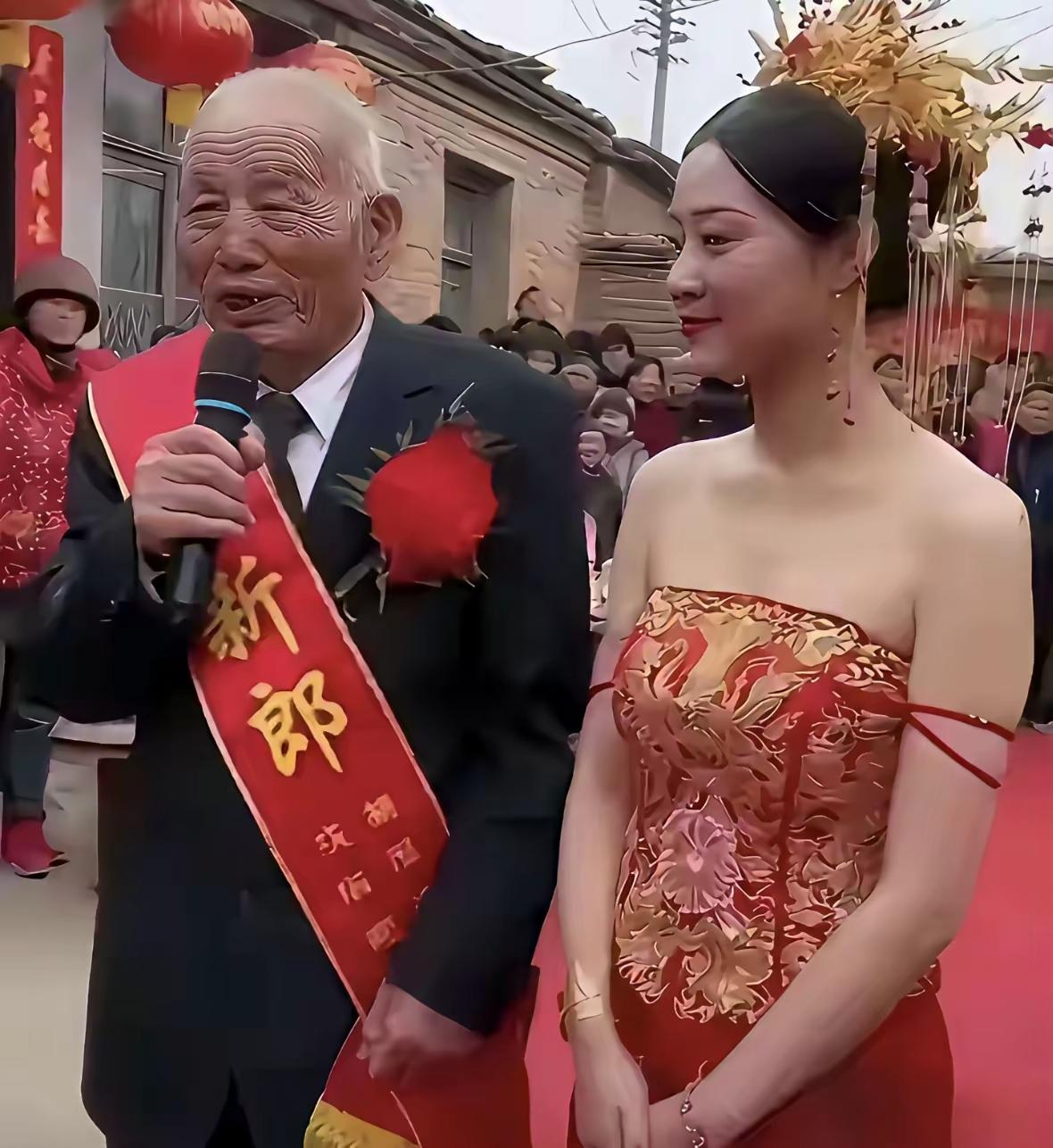 大棚乱了四季，金钱乱了辈分。
美颜乱了年龄，智慧乱了男女。
手机赢了世界，时代造