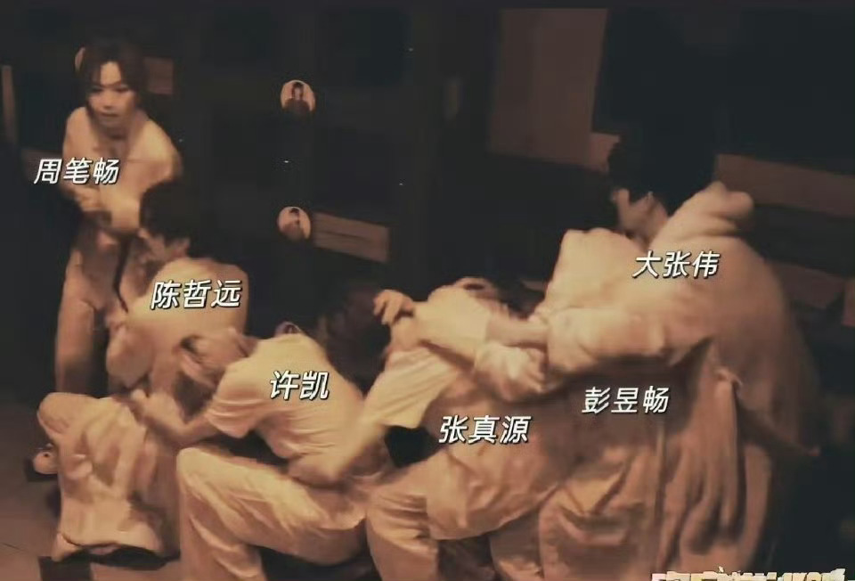 陈哲远跨城通勤只为被吓 因为台风横店附近的飞机和高铁都停了，陈哲远坐车9小时到长