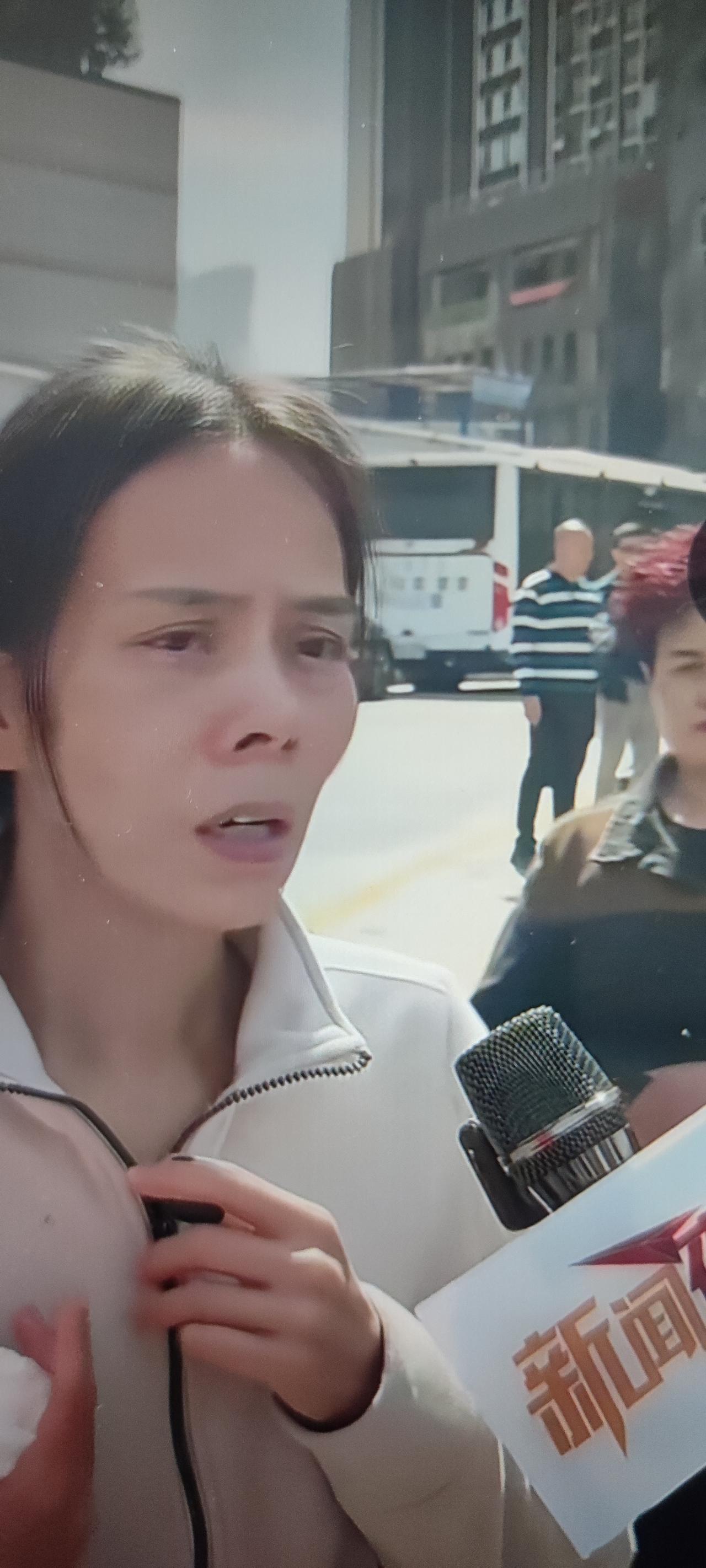 ‘妈妈己经很努力了′，优优妈哭着说道。

2025年11月28日，深圳14岁的钟