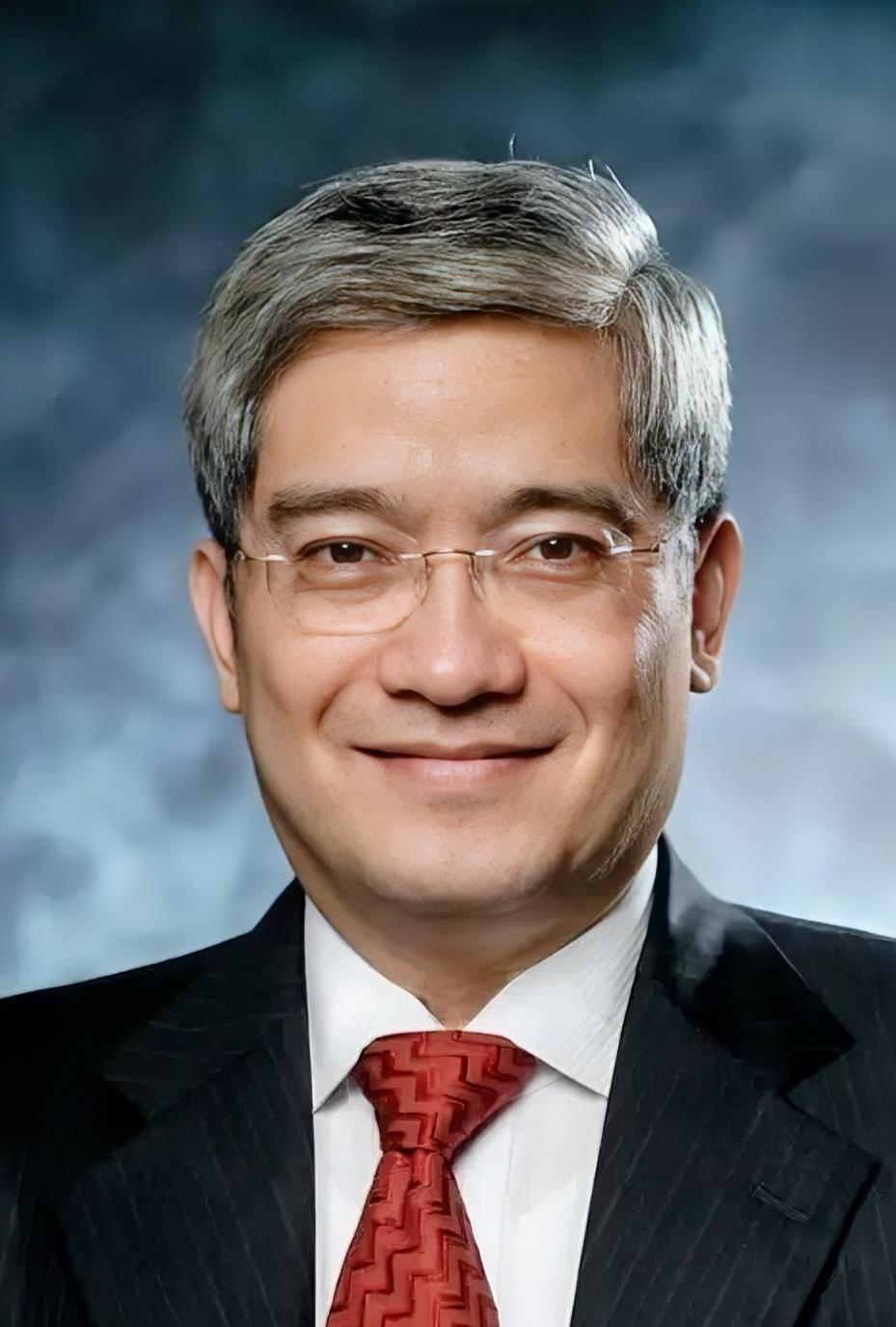 经济学家郎咸平说，年轻人过年为啥不愿意回家？有些人以为，是年轻人不懂事，没有亲情