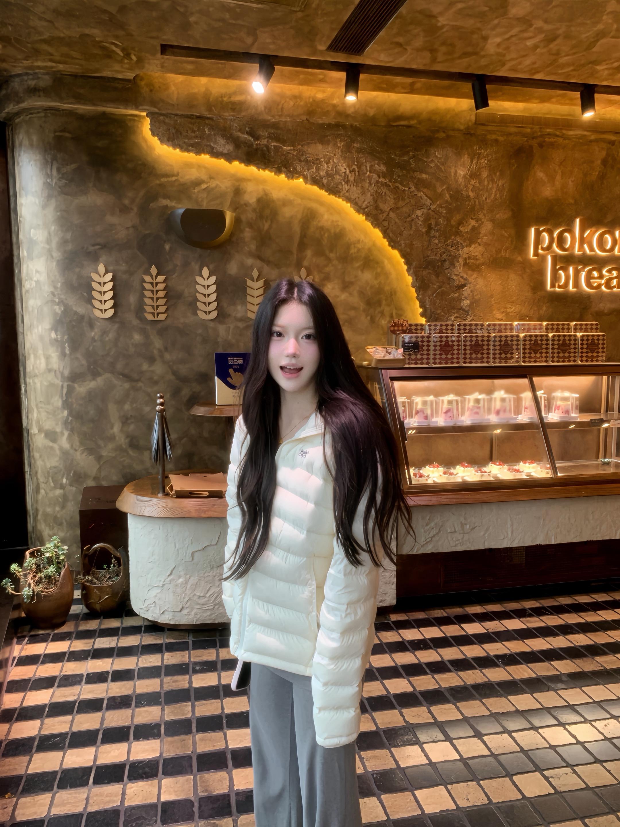 我想做一个面包师 把你苦苦皱皱的心烘焙成松松软软的 因为这样会更适合你一点