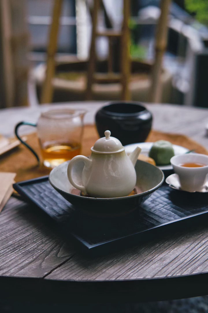 茶道[超话]  茶，中国人的生活美学：藏在一叶里的千年诗意。 ​​​