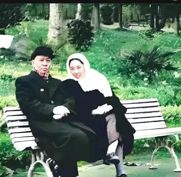 历史知识1948年，新婚的刘少奇王光美在西柏坡拍了照 ​​​