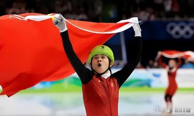 从冬奥冠军到被除名：王濛的金牌为何不香了？
 
77块金牌攥在手，谁还敢动她？可