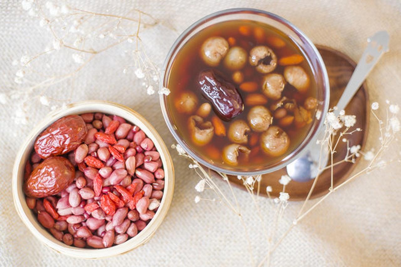 补气血这事，门道还挺多。我觉得最快最有效的方法得从多方面入手。
饮食上，多吃富含