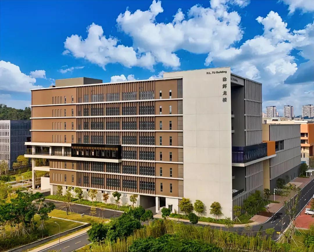 1、香港中文大学哪年建校？
答：1963 年。
2、香港中文大学是公立还是私立？