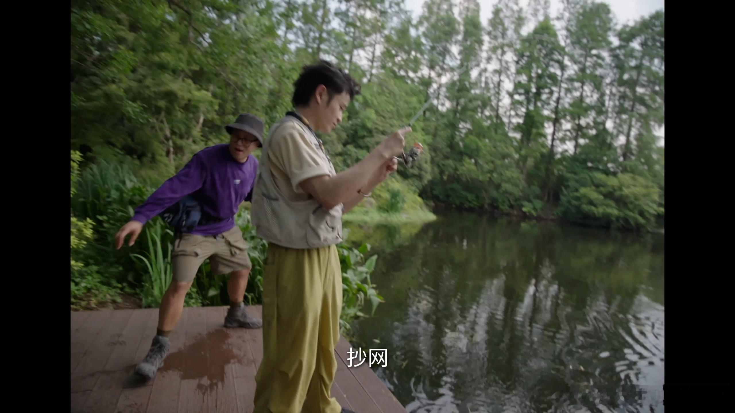 也是被王勉钓到了 王勉的钓鱼执念太戳人！被调侃 “钓鱼黑洞” 就算了，好不容易钓