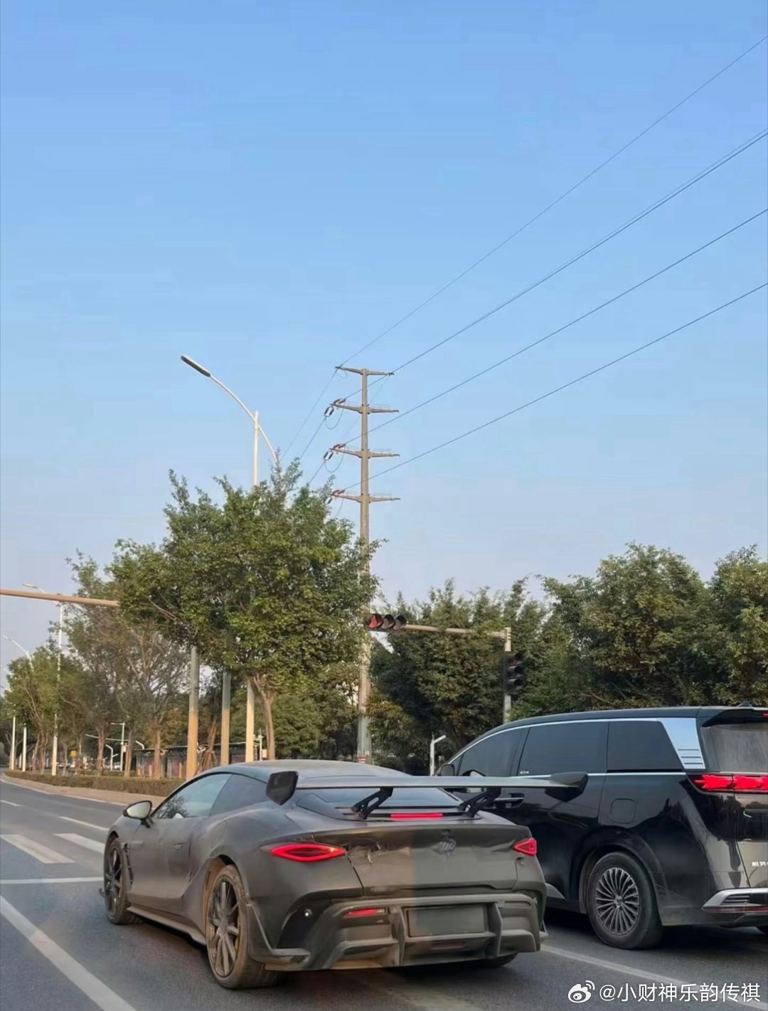 三点收评 滴滴滴滴滴滴 在喝霸王茶姬、别人送了20元免费券    这两天在路上看