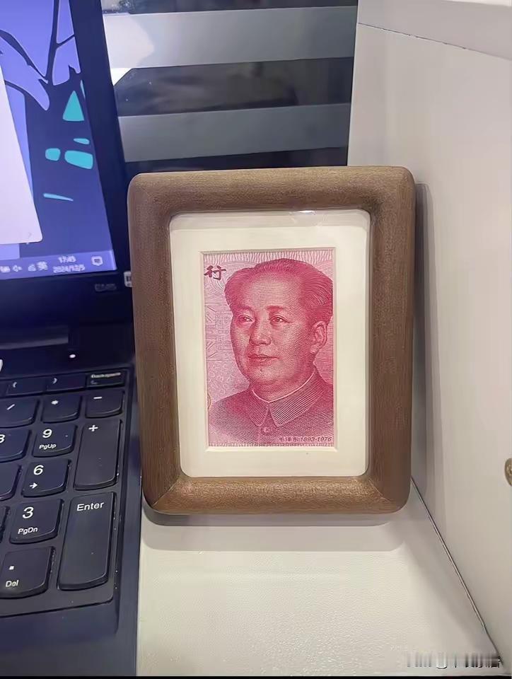 好熟悉吆！
这张照片太有纪念意义喽！看着就说不出来的那么亲切，无比的敬仰，再看看
