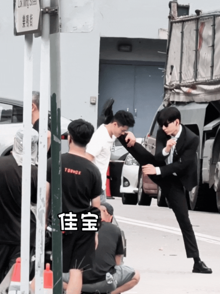 成毅工作室林sir的观察日记Round9来了[耶]成毅一字马回旋踢太出圈了！这边