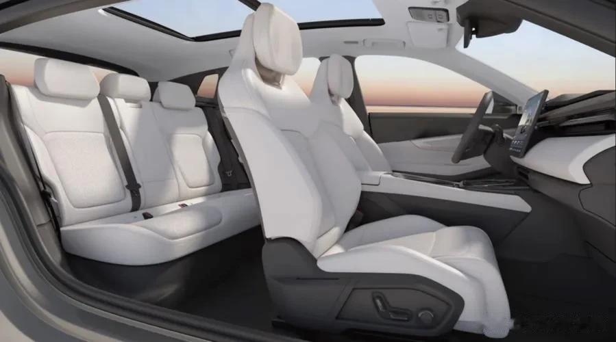 #领克08 豪华智享超电SUV#
领克08在今年的上海车展上已经正式亮相，但是再