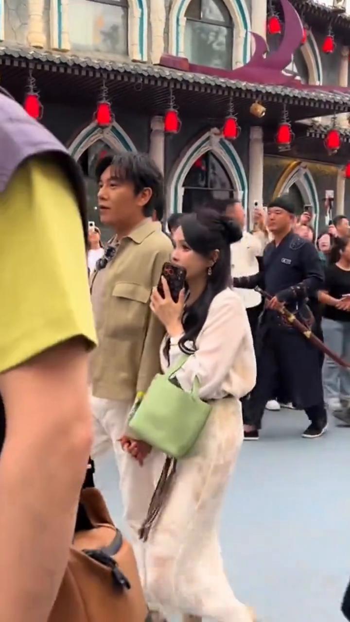 来，往后来，加油，走，快走。