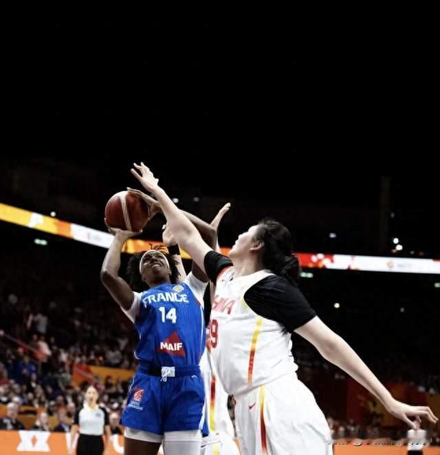 女篮61-90法国，韩旭此前这样评价张子宇！杨舒予早已指出问题