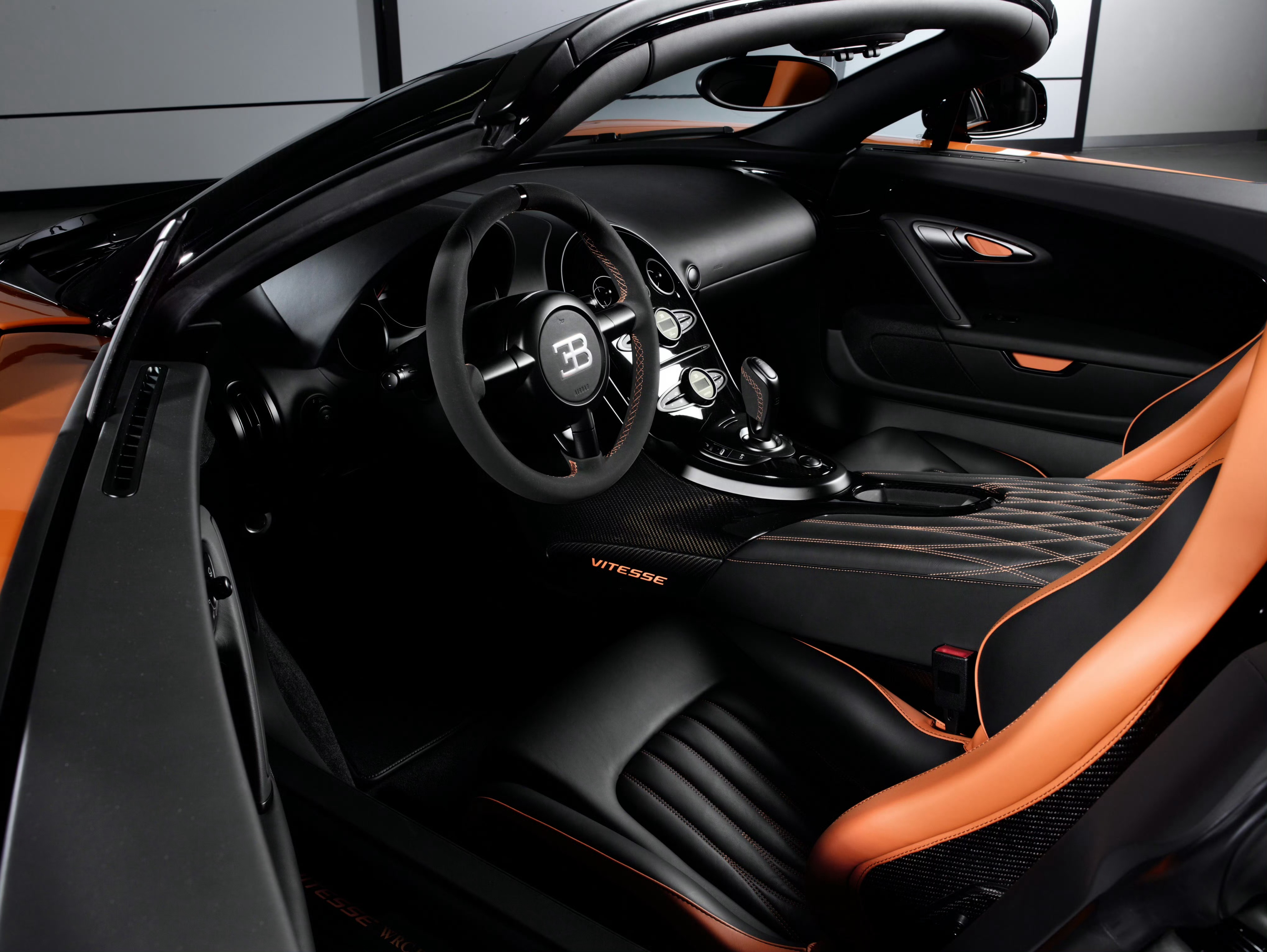 亚洲唯一一台！全世界限量8台。国内被查封多年的布加迪WRC 版本开始拍卖了！遗憾