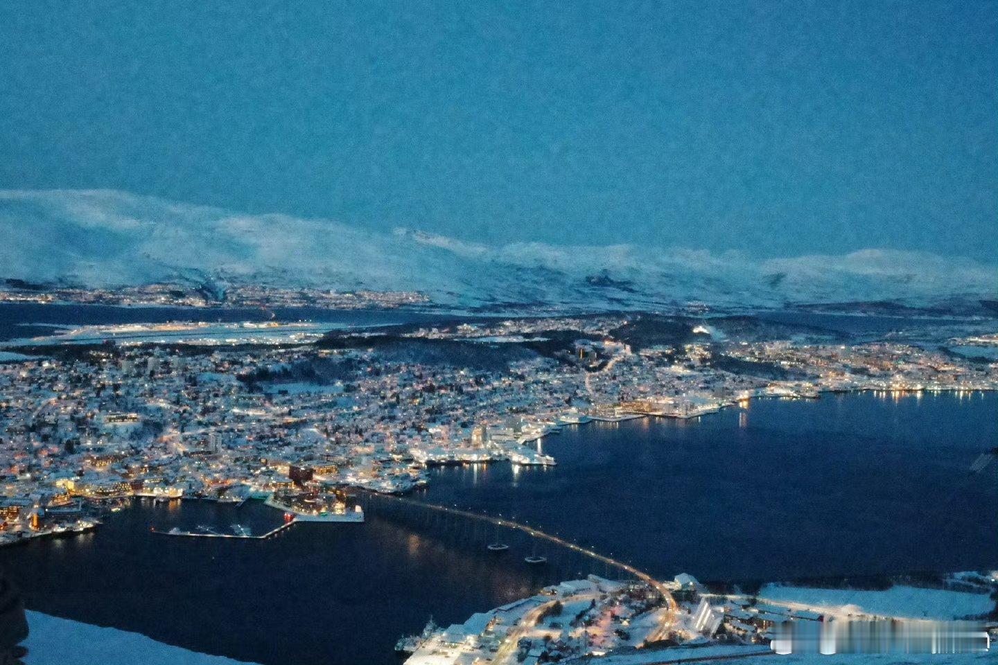 周也晒出了风景明信片海边和女孩洋氧气感女孩儿 