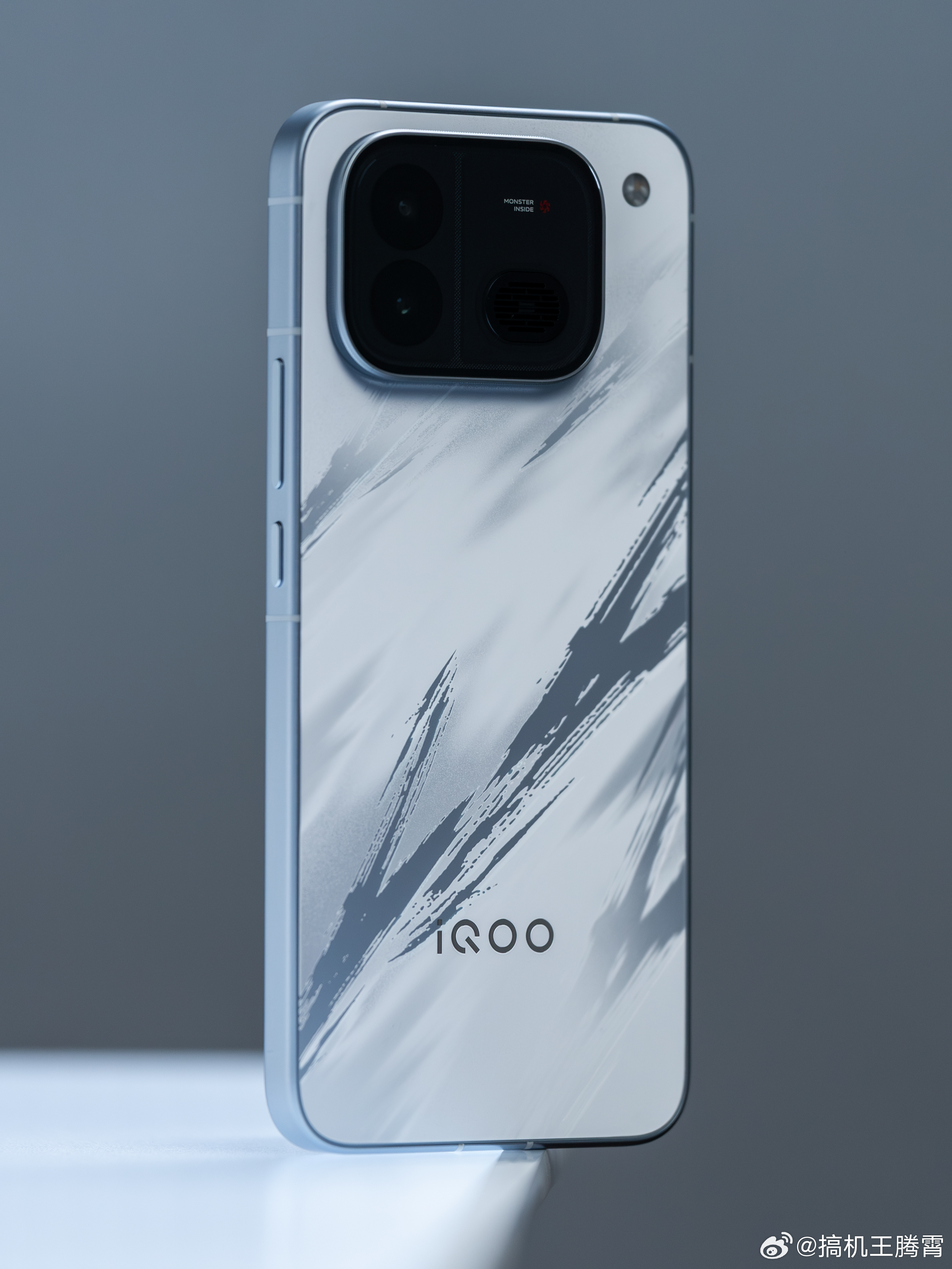 给iQOO Neo12「争锋」拍了组图赏，挺好看，来感受下吧，怎么样