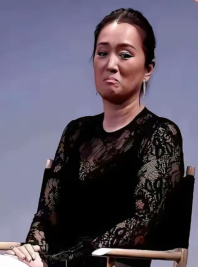 曾经的她
被老谋子捧红
不仅让她红遍了大江南北
而且让她过上了外国人的生活
这张