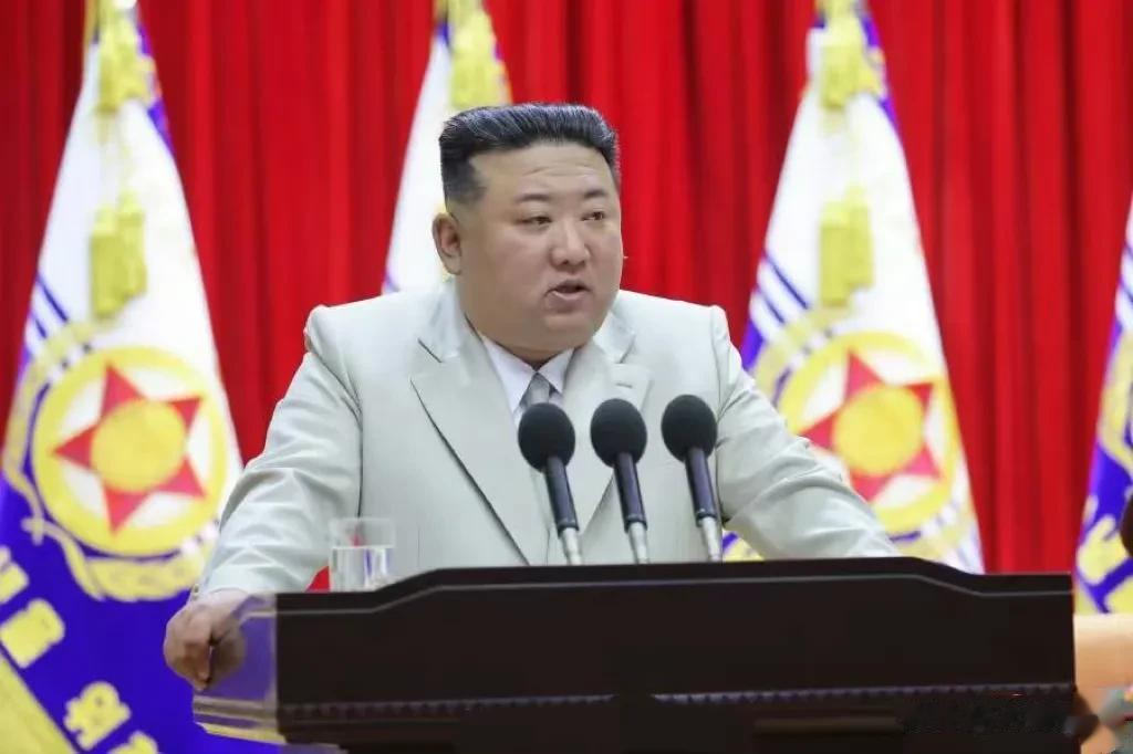 朝联社给金正恩的定位：

1、从天而降的超级英雄
2、白头山天降名将
3、250
