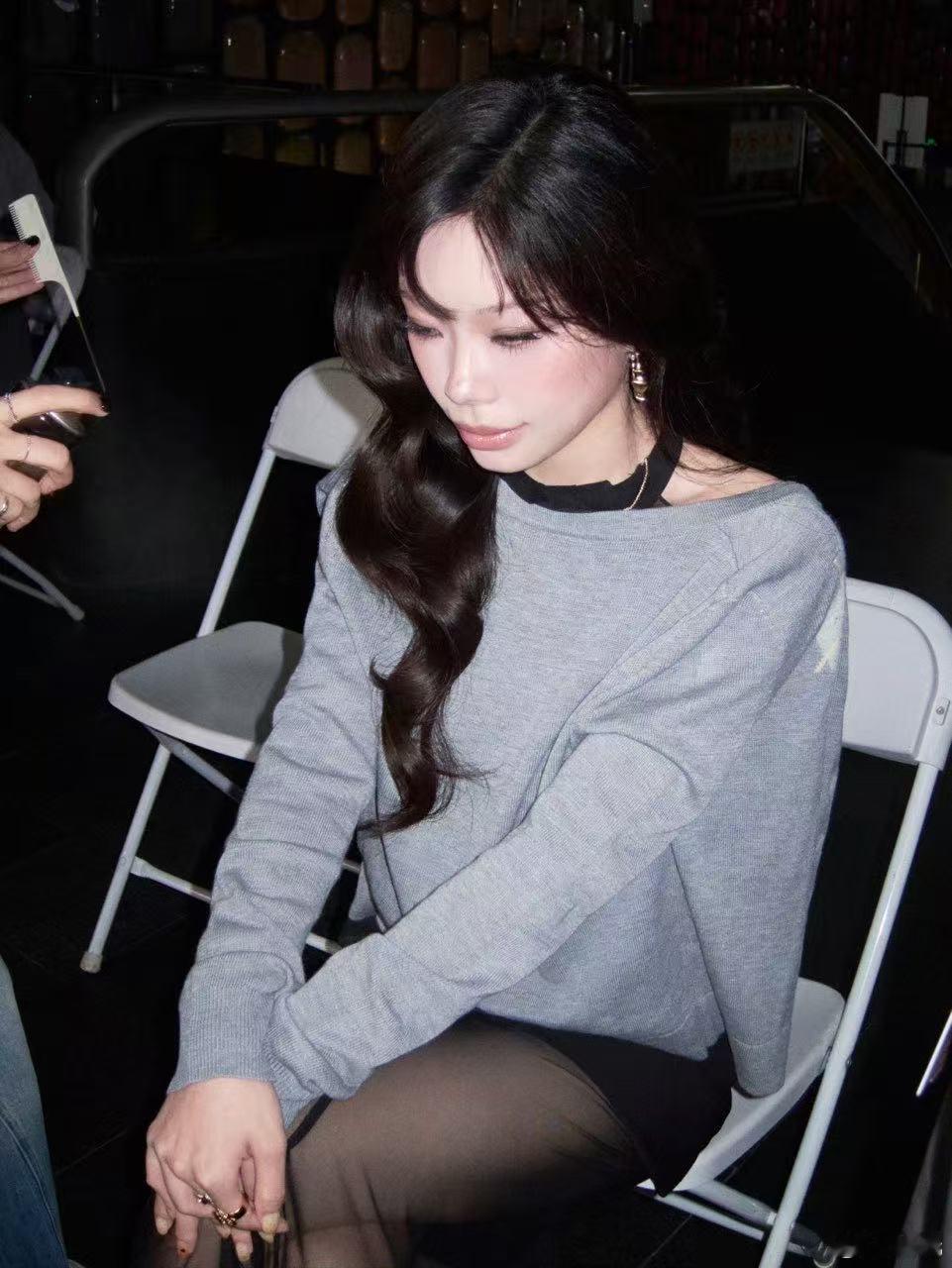 万妮达说联名赛舞台很有生命力歌手2026万妮达透露明日合作舞台亮点，歌曲兼具柔软