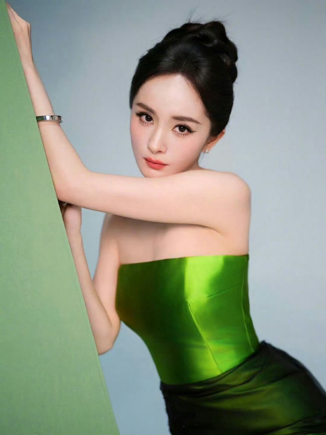 绿色是生命是新生是希望是幸运是祝福是生万物杨幂 绿瓷美人
