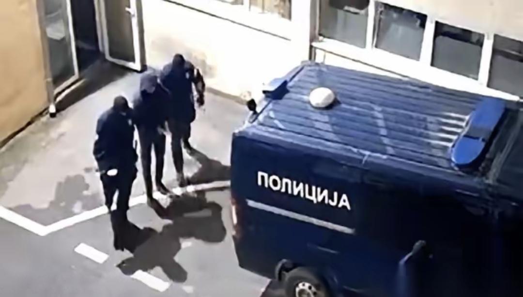 2026年2月24号，武契奇在记者会上停了三秒，念出“殴打至断气”几个字。不是打