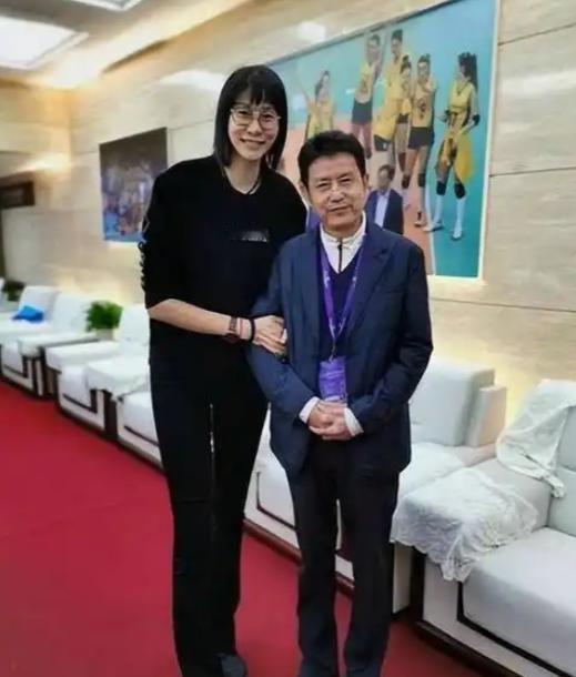 1992年，陈忠和的妻子因背包带勾住了火车，而被卷入火车下不幸而亡。3年后，陈忠