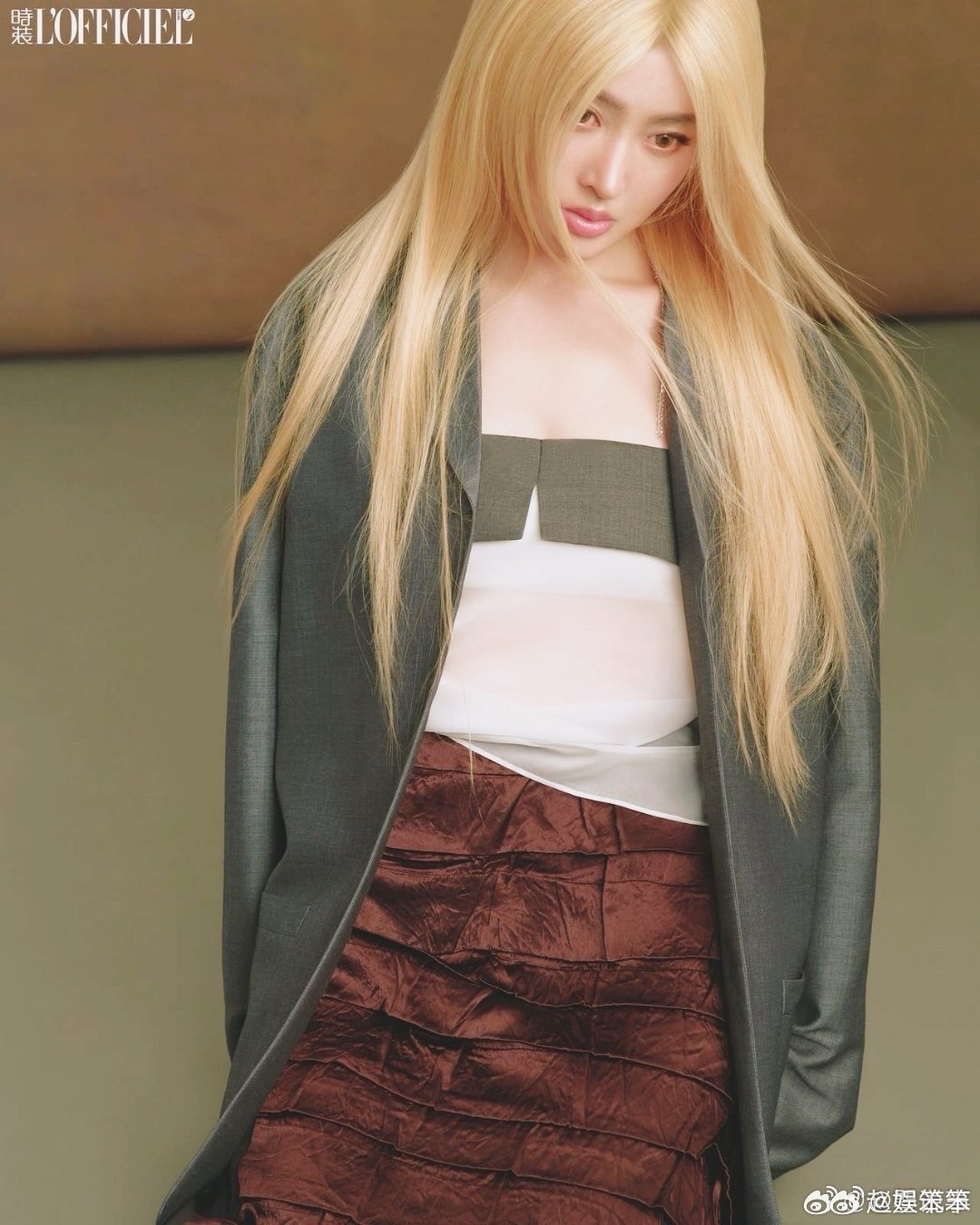 张天爱飒野惊鸿大片张天爱这封面太绝了！金发造型利落又耀眼，飒野气质直冲天灵盖，每