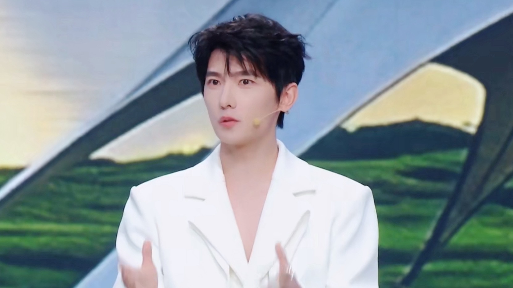 杨洋0909生日快乐 始于颜值，陷于才华，忠于人品。