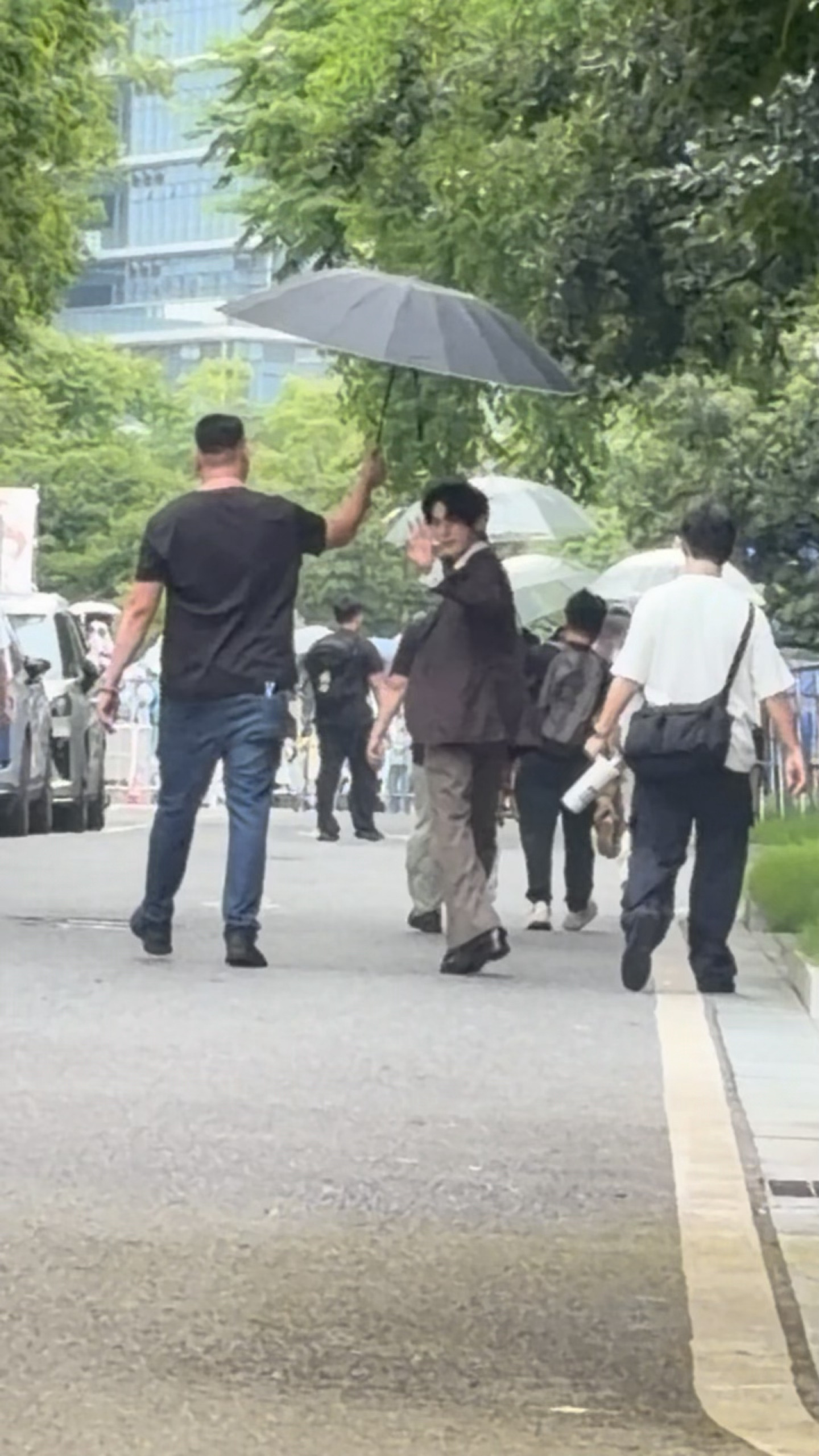 都走远了还要回头挥挥👋我家宝宝咋这么好🤏六公主把宋亚轩放c位