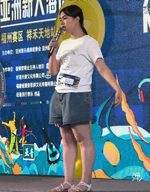 让她晋级吧！我感觉她还有大招没有发出来‼️唱的啥我一句都没听清，就听见一句：嘿！