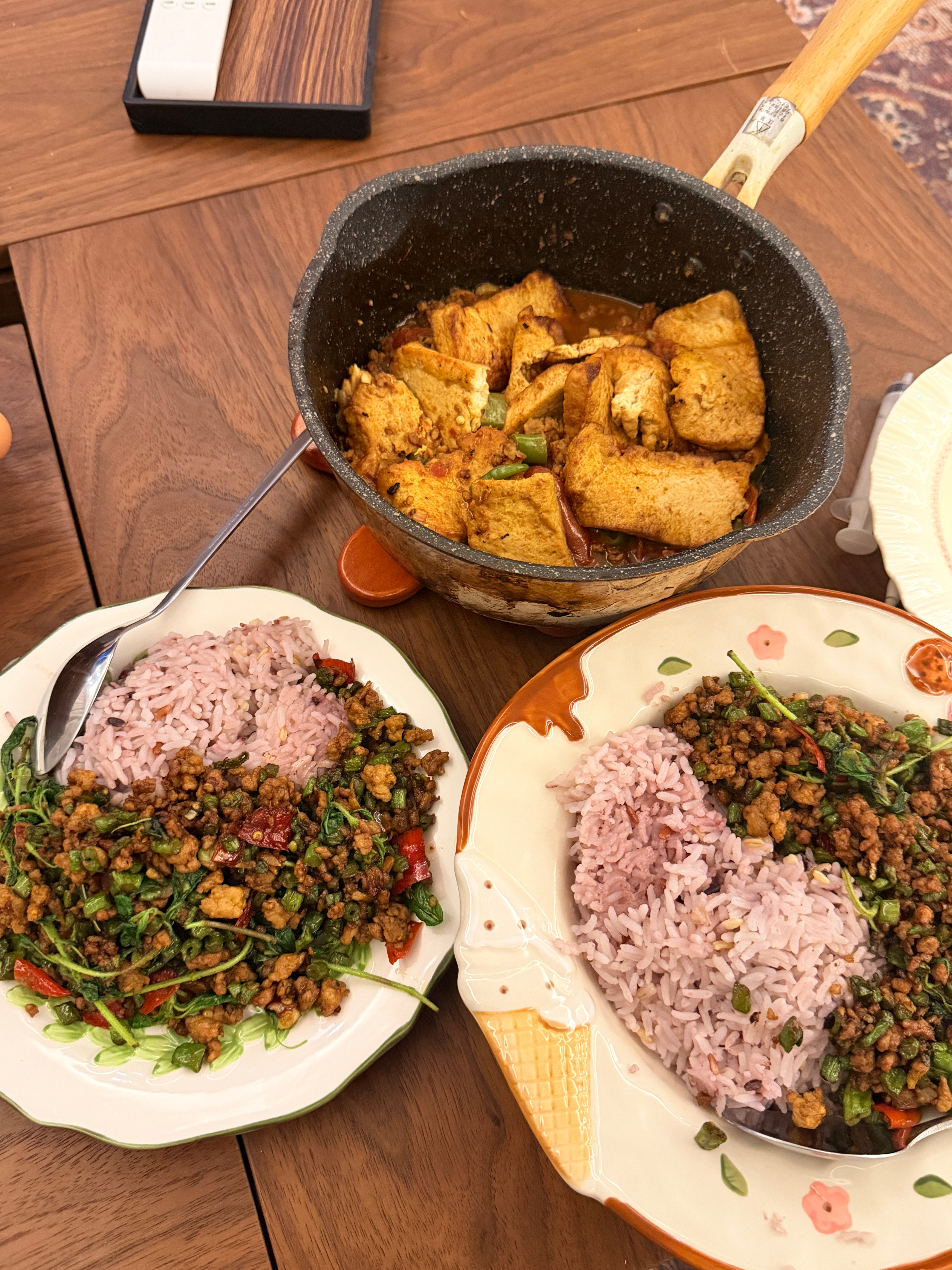 今天吃打抛饭和番茄豆腐！曾氏真的把我养得很好