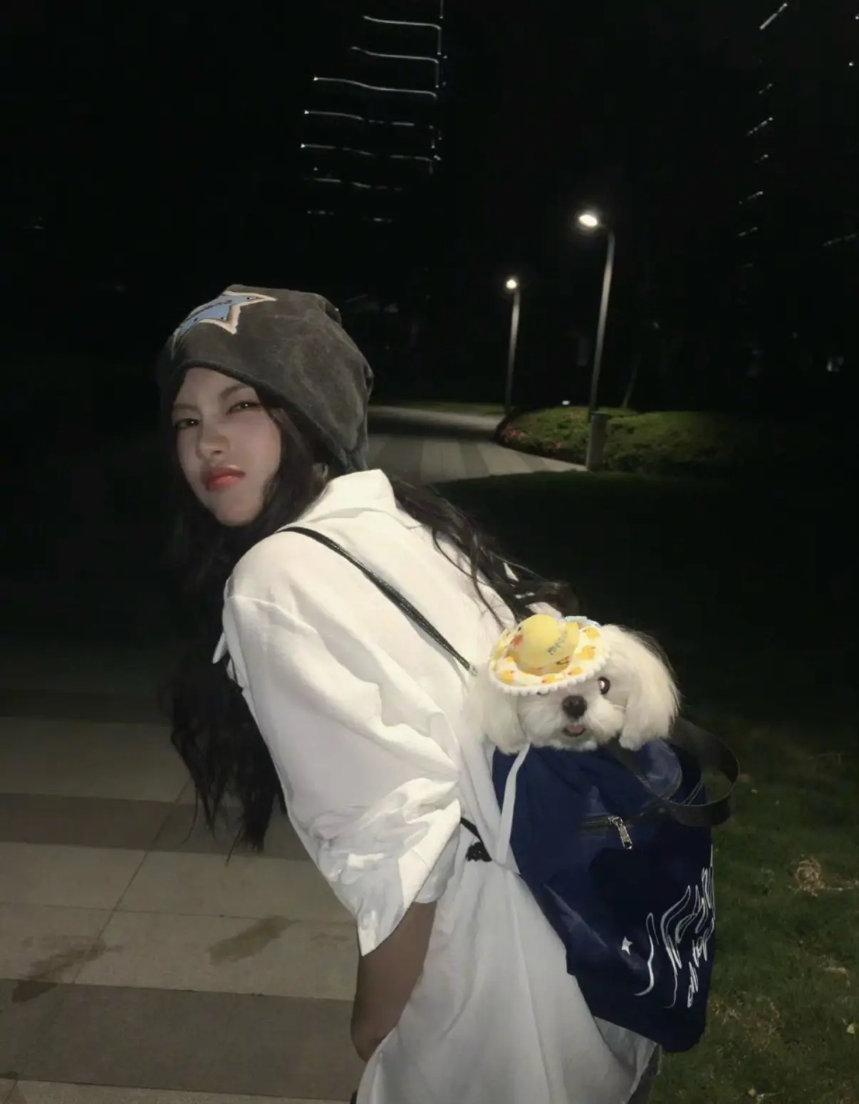 不愧是妻妻 穿搭都很韩系。