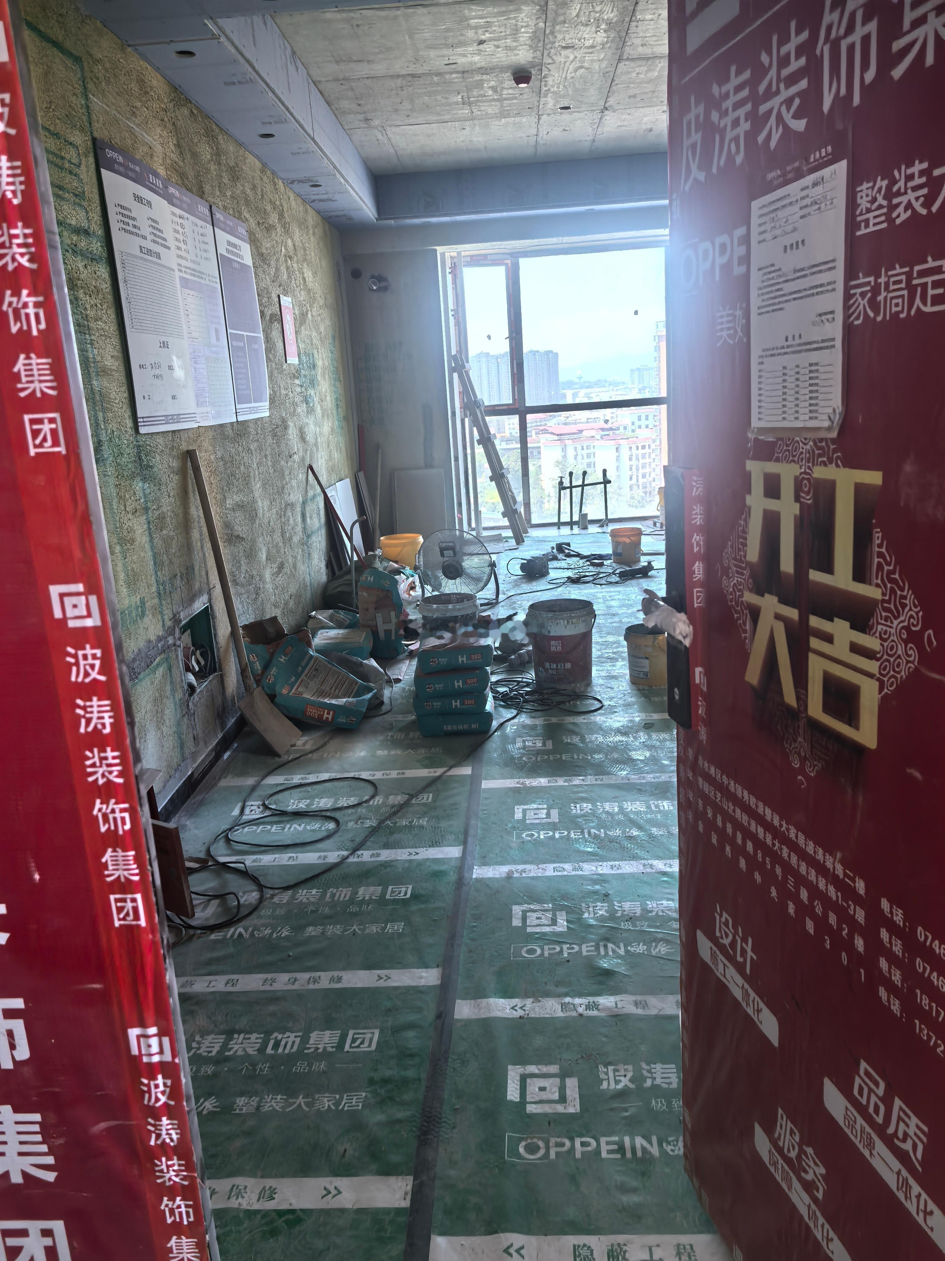 楼下还在贴墙砖装了一个多月了这跟没动似的我比这业主还着急😣 