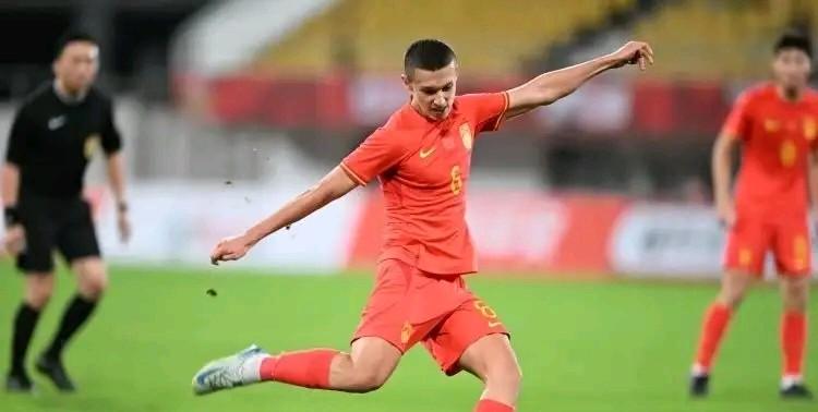 依木兰变野牛，下赛季或慢慢成为泰山队中场核心！
正在跟随韩鹏征战全运会的依木兰，