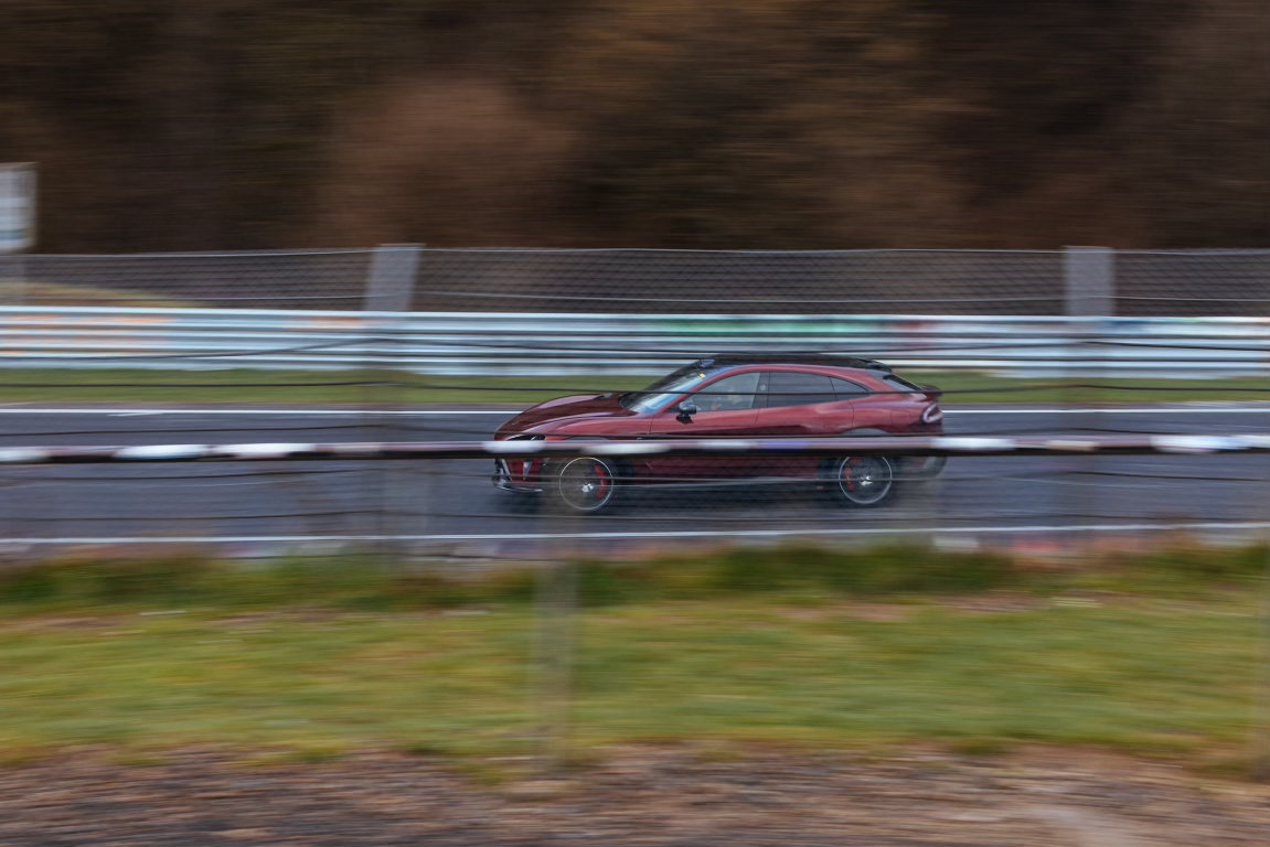 YU7 GT无伪装版本现身纽北了，大宽体+前6后4卡钳+全新车漆和拉花，帅炸了！