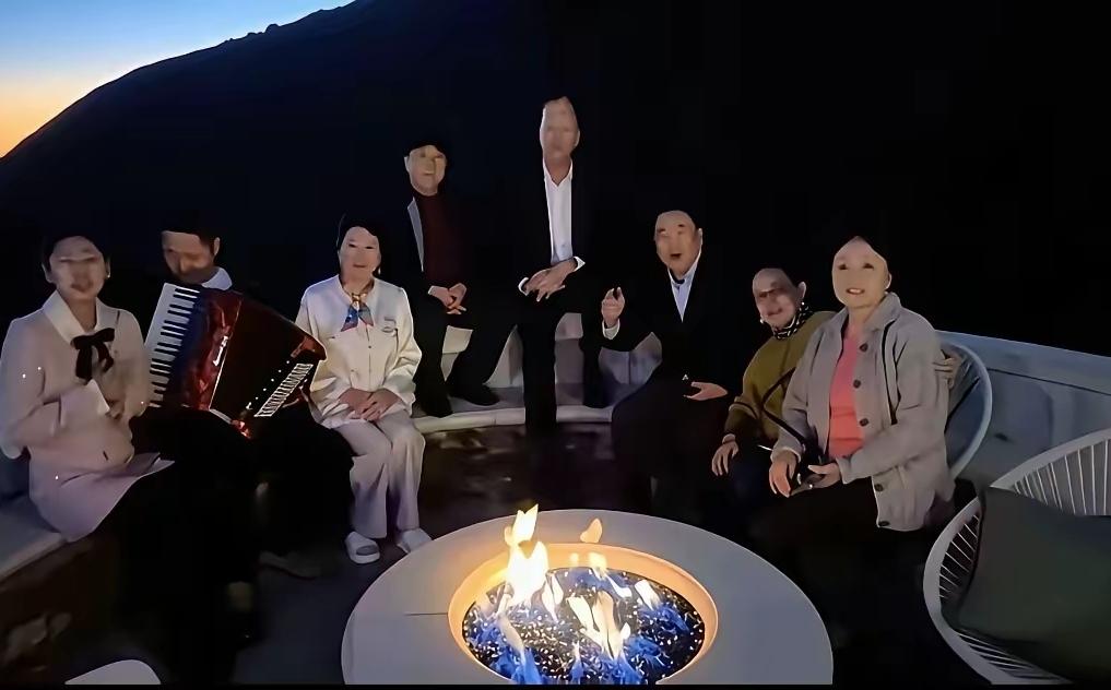 在我小的时候
最爱听的就是姜昆唐杰忠的相声
后来爱听马三立单口相声

再后来
就