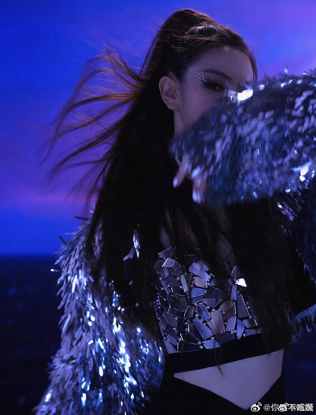 #戚薇团成团率#就问怎么能不精彩呢，戚薇带着姐姐们一路披荆斩棘，给观众们留下了很