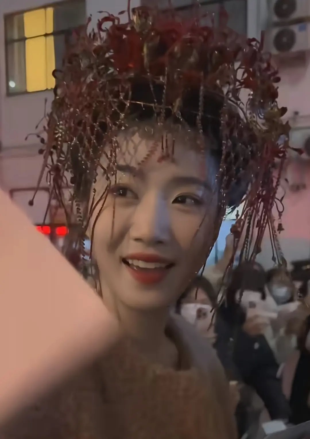 卢昱晓这个造型真的好看吗。。。 