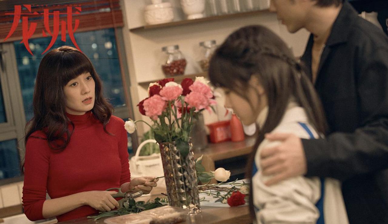      马伊琍主演的《龙城》第18集，东霓向方靖晖提出了离婚，方靖晖拿出了在医