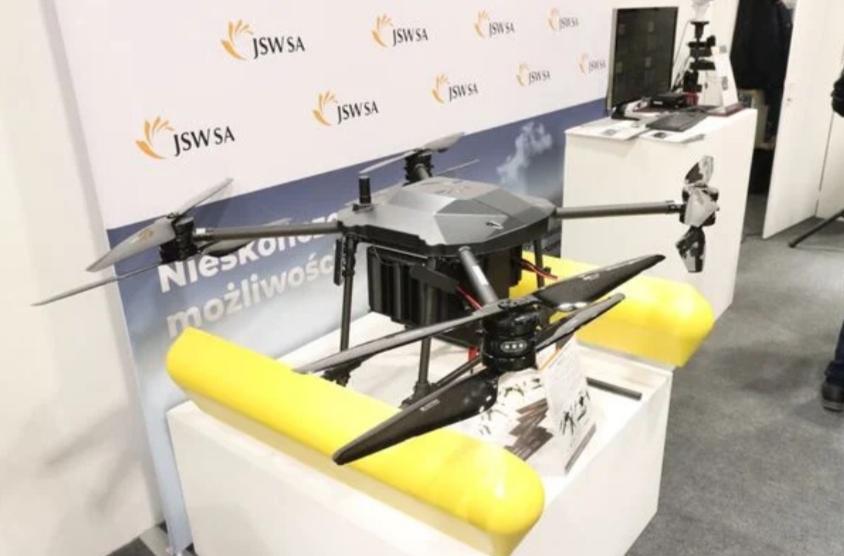 能飞能漂能搜潜！波兰这款无人机直接解锁水下侦察新玩法
 
据英国简氏防务周刊消息