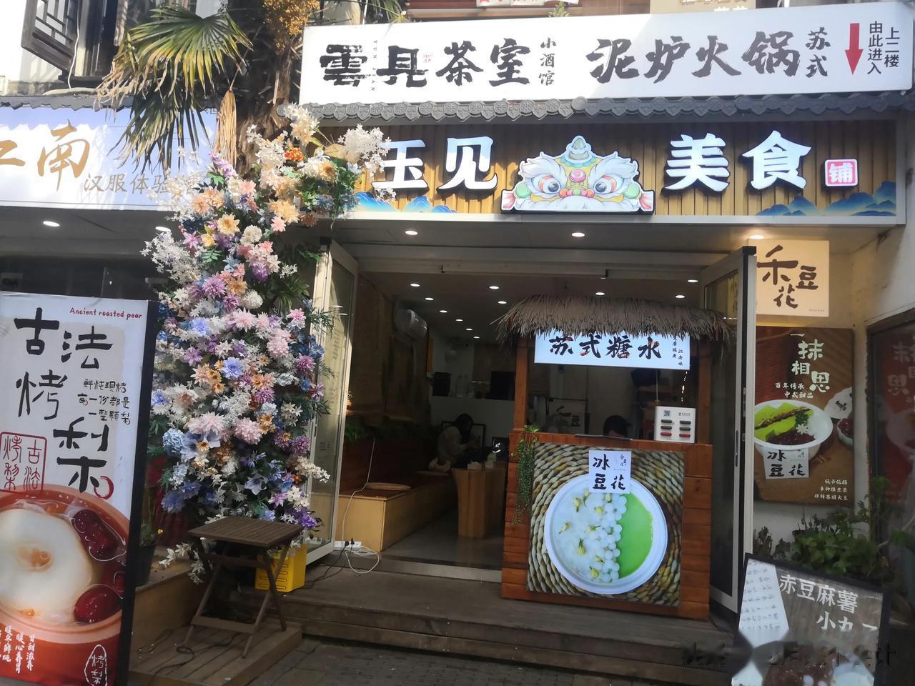早上好！“与恶龙缠斗过久，自身亦成为恶龙；凝视深渊过久，深渊将回以凝视。”