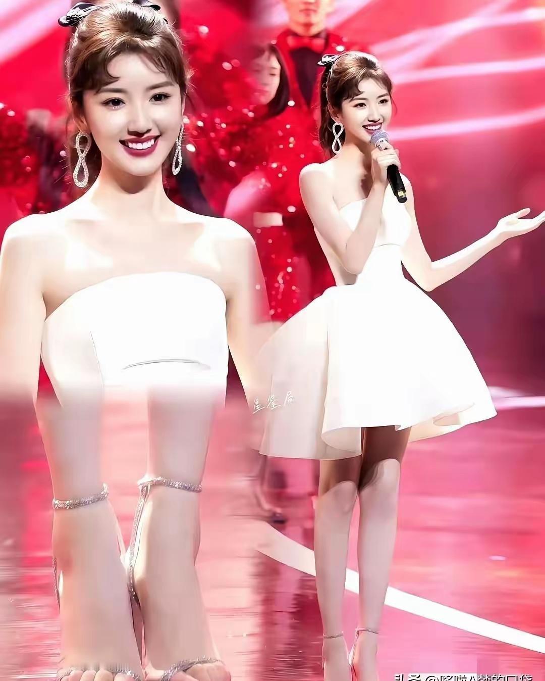 身世悲惨的毛晓彤，绝对属于甜妹长相