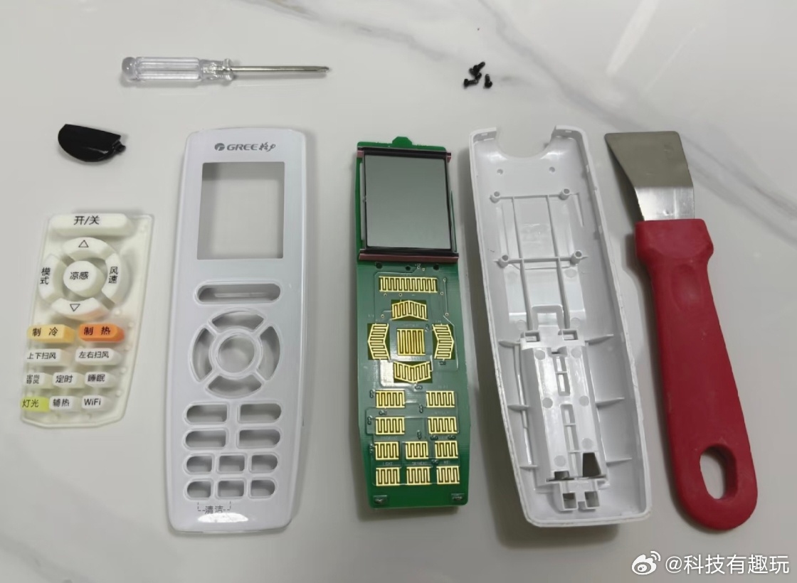 格力遥控器里有黄金格力每年为遥控器沉金工艺消耗40公斤黄金，不少人只觉得是营销看