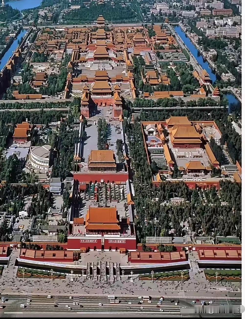故宫博物院的俩个名字和两条时间线。
    我讲故宫，不系统不连贯，想到哪儿说到